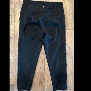 ZYIA ~ BLACK POCKET BRILLIANT HI-RISE CAPRI 20”